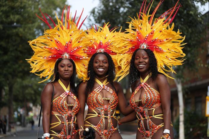 Avrupanın en büyük sokak festivali Notting Hill Karnavalı başladı