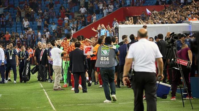 Trabzonspor - Galatasaray maçının ardından tartışma Fatih Terim ve Hasan Şaş çıldırdı