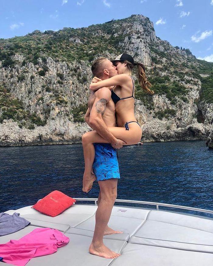 Ciro Immobile güzel eşini bırakıp oyun oynadı