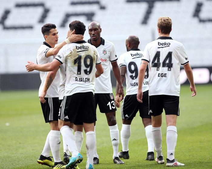Beşiktaş-Altınordu maçında şok protesto