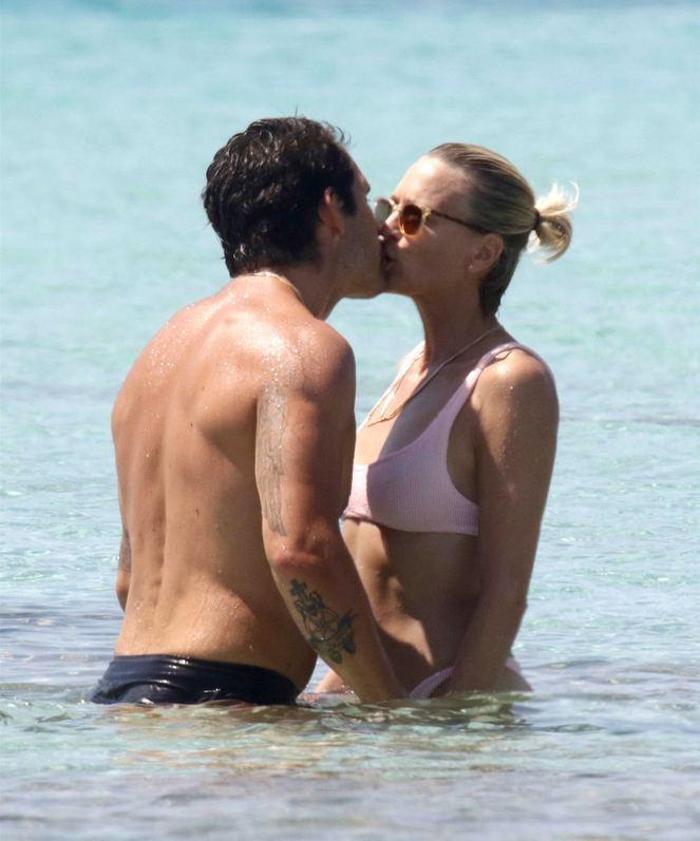 Robin Wright - Clement Giraudet çiftinden balayında aşk oyunu