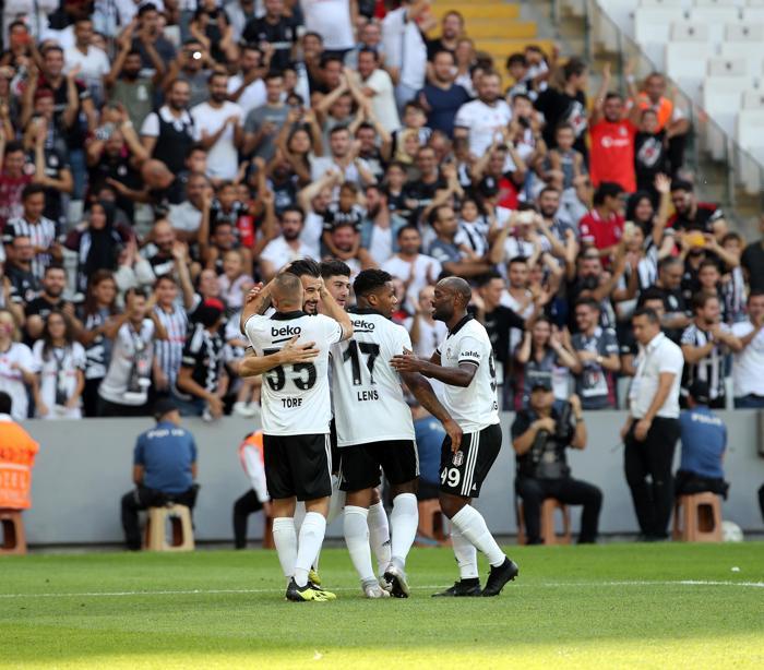 Beşiktaş-Altınordu maçında şok protesto