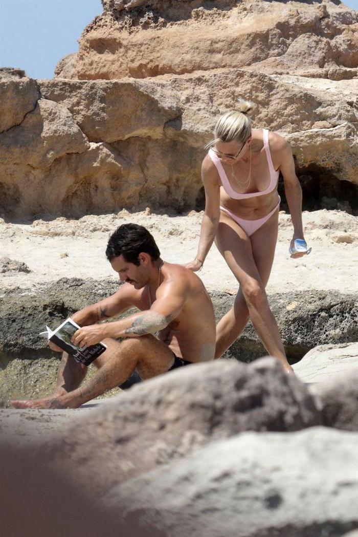 Robin Wright - Clement Giraudet çiftinden balayında aşk oyunu