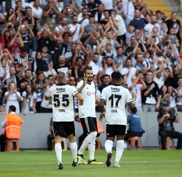 Beşiktaş-Altınordu maçında şok protesto