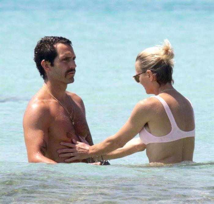 Robin Wright - Clement Giraudet çiftinden balayında aşk oyunu