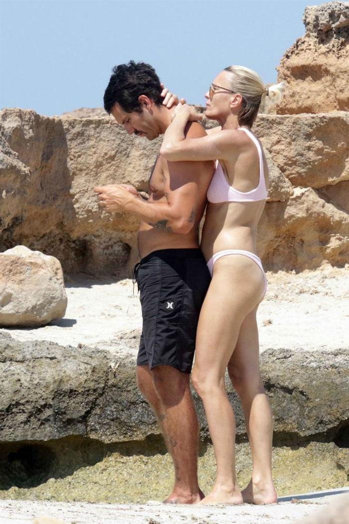 Robin Wright - Clement Giraudet çiftinden balayında aşk oyunu