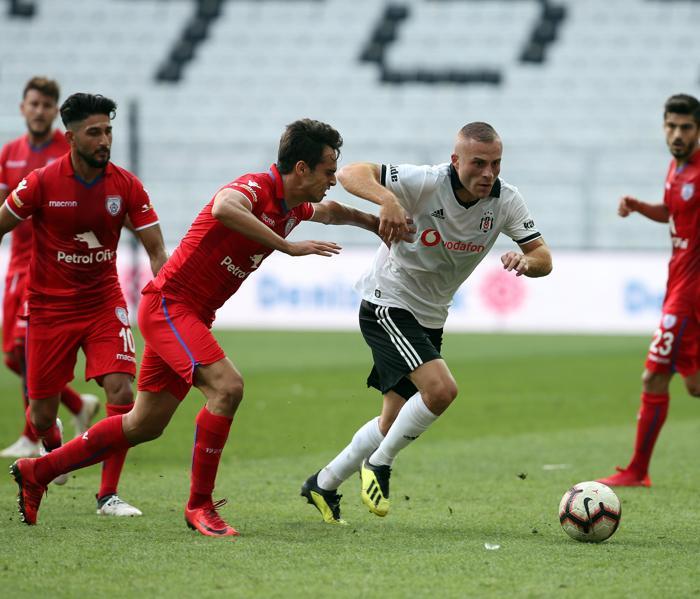 Beşiktaş-Altınordu maçında şok protesto