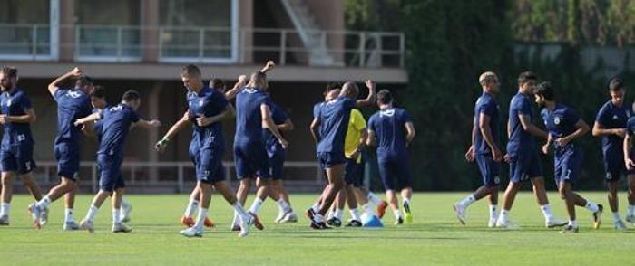 Michael Frey, Fenerbahçede ilk antrenmanına çıktı