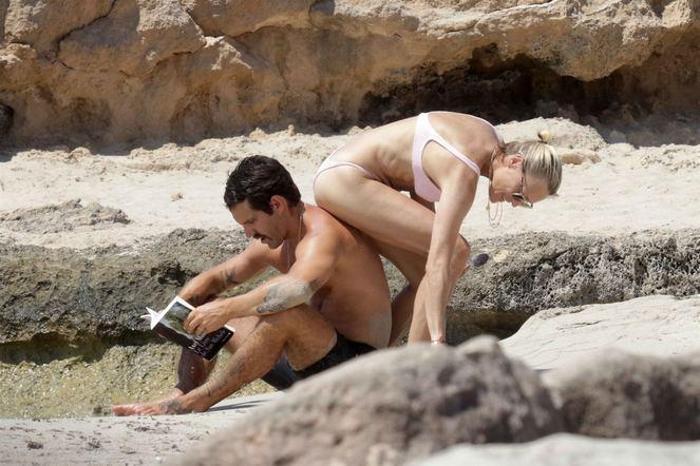 Robin Wright - Clement Giraudet çiftinden balayında aşk oyunu