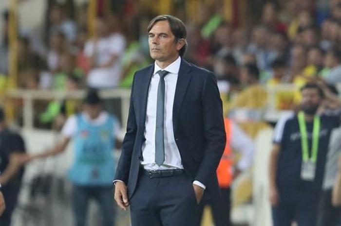 Phillip Cocu neşteri vuruyor