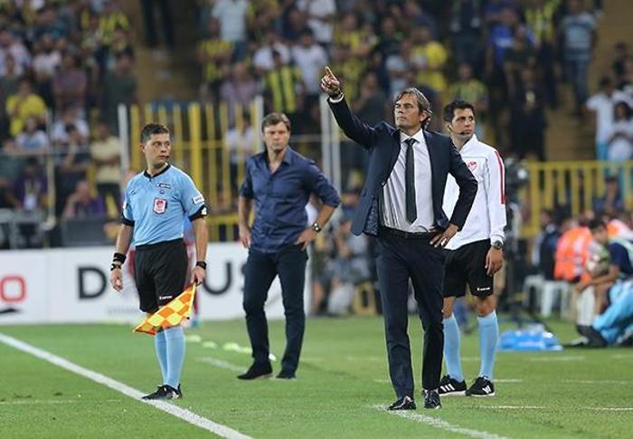 Phillip Cocu neşteri vuruyor