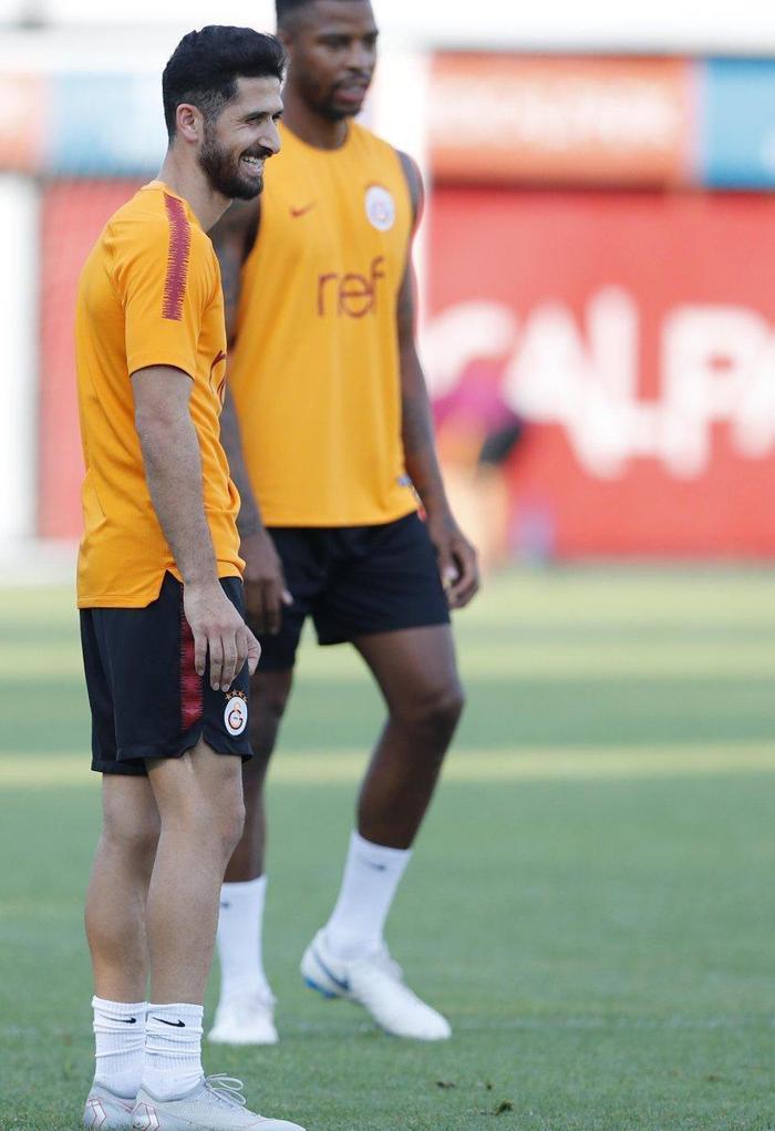 Emre Akbaba ilk idmanına çıktı