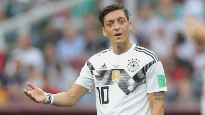 Uli Hoenessten Mesut Özil hakkında skandal ifadeler