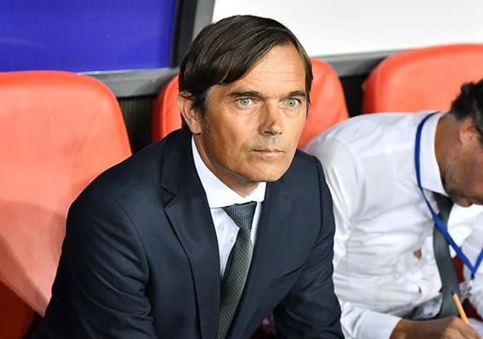 Phillip Cocu neşteri vuruyor