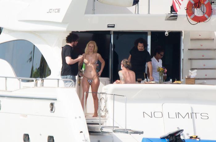 Iggy Azalea lüks yatta twerk yaptı