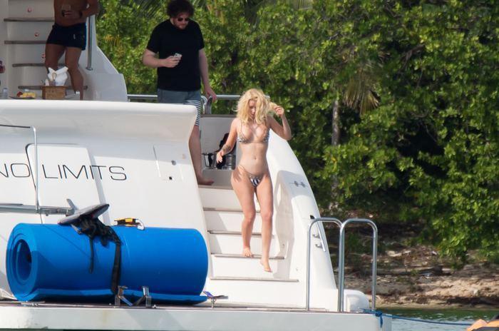 Iggy Azalea lüks yatta twerk yaptı