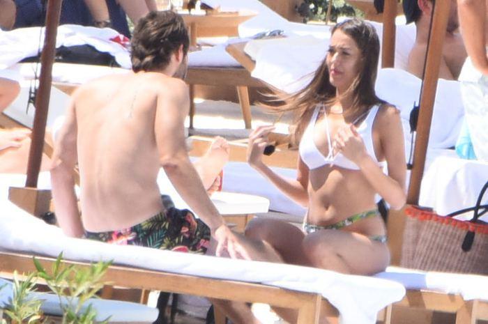 Dilan Çiçek Deniz ve Furkan Andıçın suda aşk oyunu