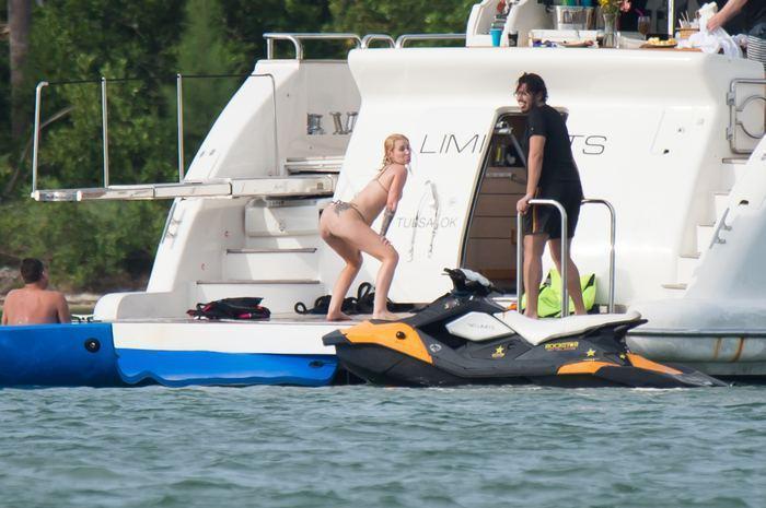 Iggy Azalea lüks yatta twerk yaptı