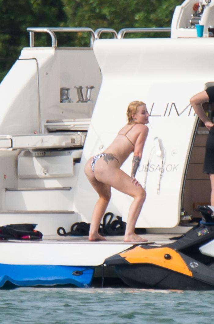 Iggy Azalea lüks yatta twerk yaptı