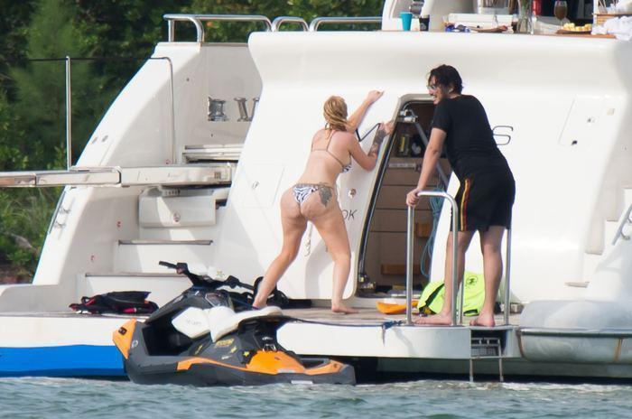 Iggy Azalea lüks yatta twerk yaptı