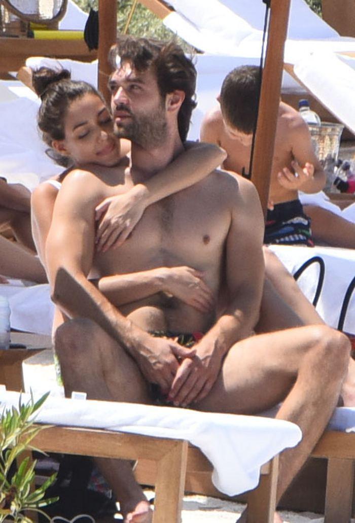 Dilan Çiçek Deniz ve Furkan Andıçın suda aşk oyunu