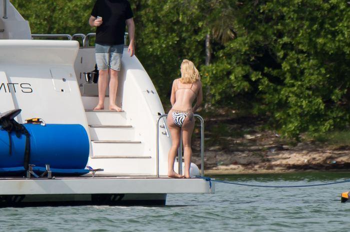 Iggy Azalea lüks yatta twerk yaptı