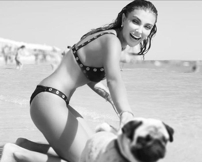 Özge Ulusoy tatilde