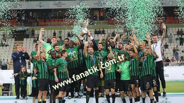 Akhisarspor kupasını aldı