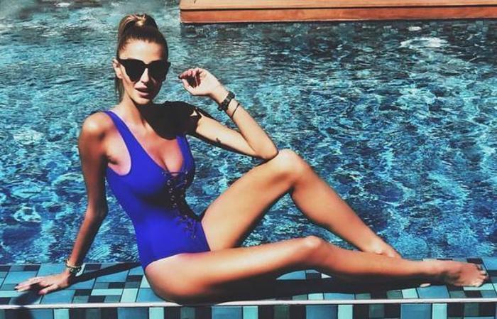 Özge Ulusoy tatilde