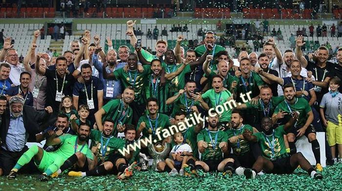Akhisarspor kupasını aldı