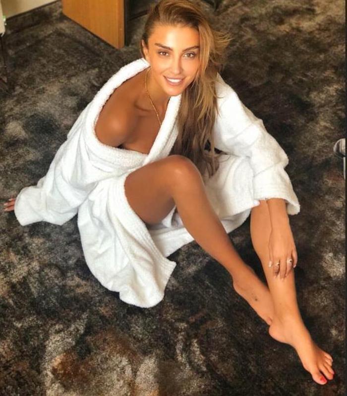 Özge Ulusoy tatilde