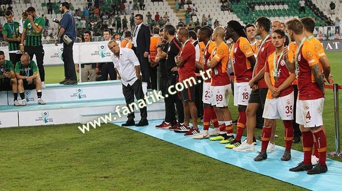 Akhisarspor kupasını aldı