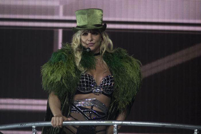 Britney Spears sahnede direk dansı yaptı