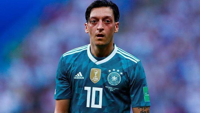 Kicker Mesut Özili en iyiler arasında gösterdi