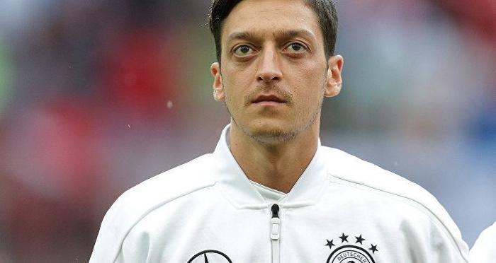 Kicker Mesut Özili en iyiler arasında gösterdi