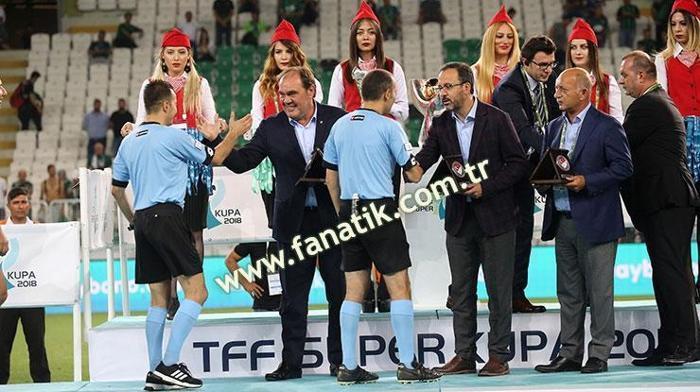 Akhisarspor kupasını aldı