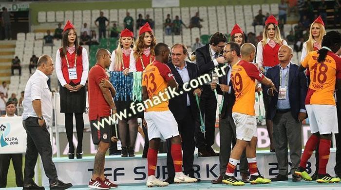 Akhisarspor kupasını aldı