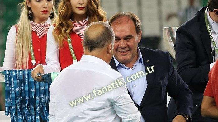 Akhisarspor kupasını aldı