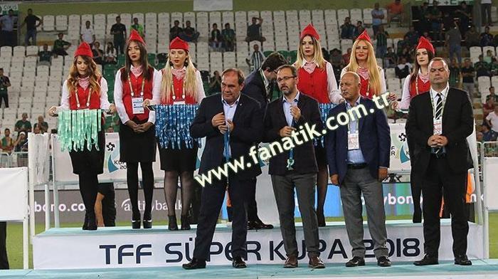 Akhisarspor kupasını aldı