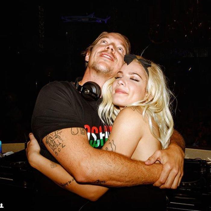 Halsey Playboy tavşanı oldu