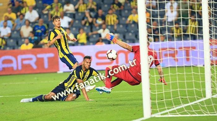 Fenerbahçe-Cagliari maçından kareler
