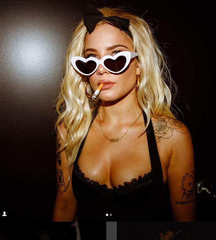 Halsey Playboy tavşanı oldu