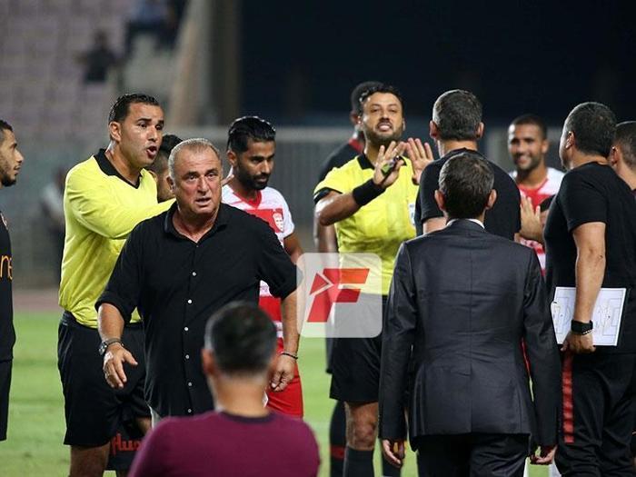 Fatih Terim çıldırdı Sahaya girdi...