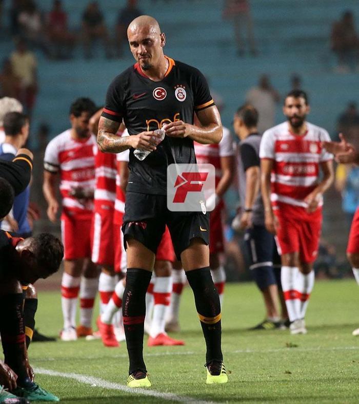 Fatih Terim çıldırdı Sahaya girdi...