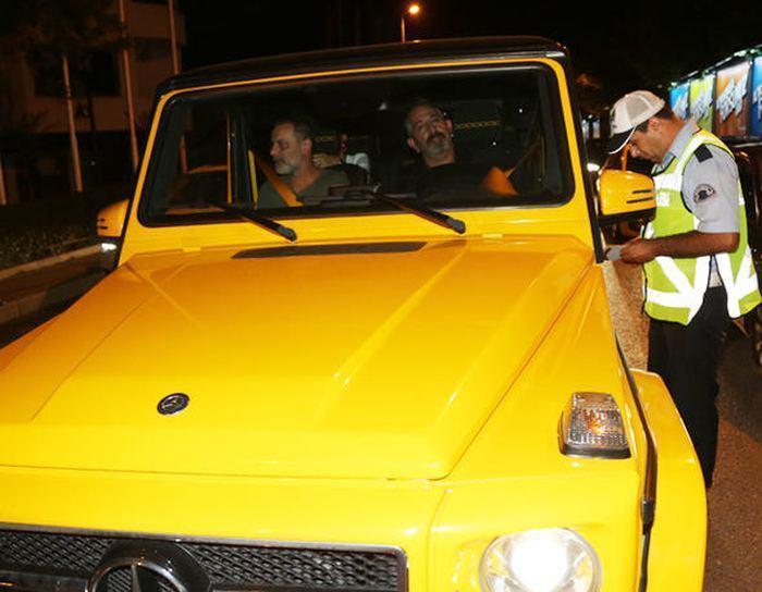 Cem Yılmaz, parti çıkışı polis çevirmesine takıldı