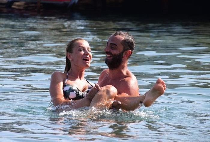 Semih Şentürk eşi Pınar Şentürk ve kızlarıyla Bodrumda