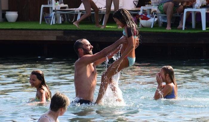 Semih Şentürk eşi Pınar Şentürk ve kızlarıyla Bodrumda