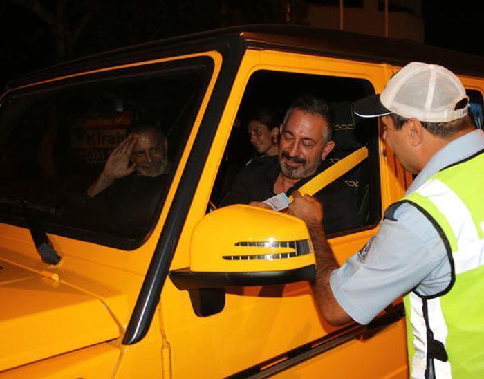 Cem Yılmaz, parti çıkışı polis çevirmesine takıldı