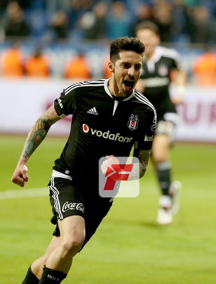 Jose Sosa: 7 milyon 500 bin Euro - Milan