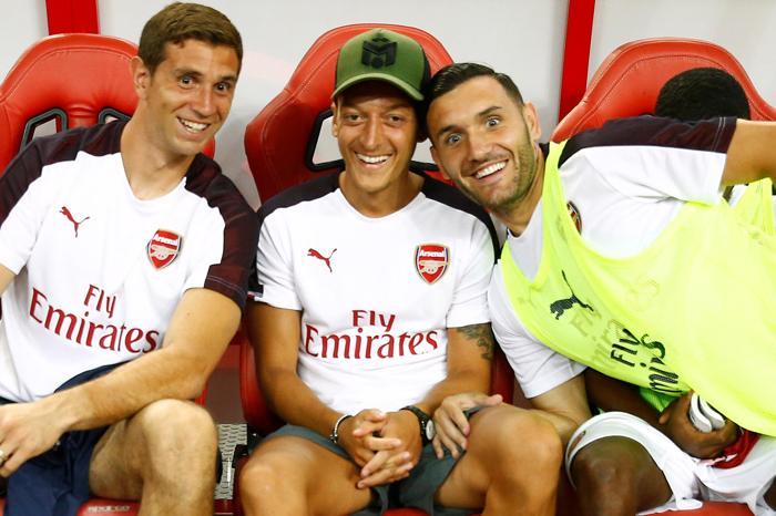 Mesut Özil Almanyayı bıraktı, Arsenale kaptan oldu Arsenal 5-1 PSG